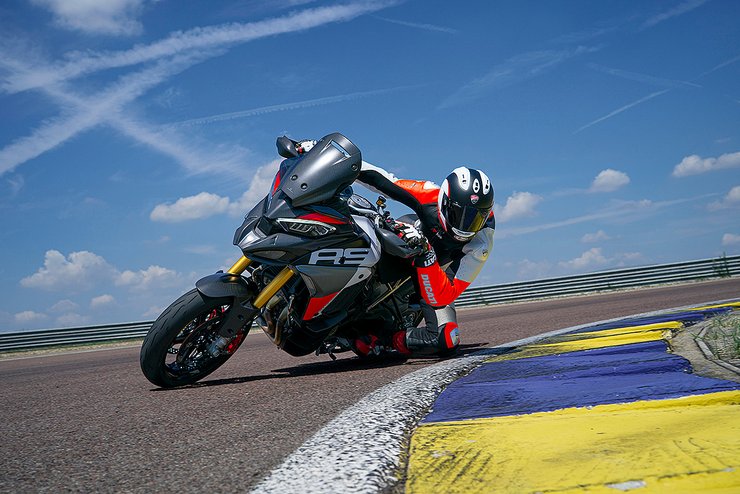 Multistrada V4 RS FL Slide 1