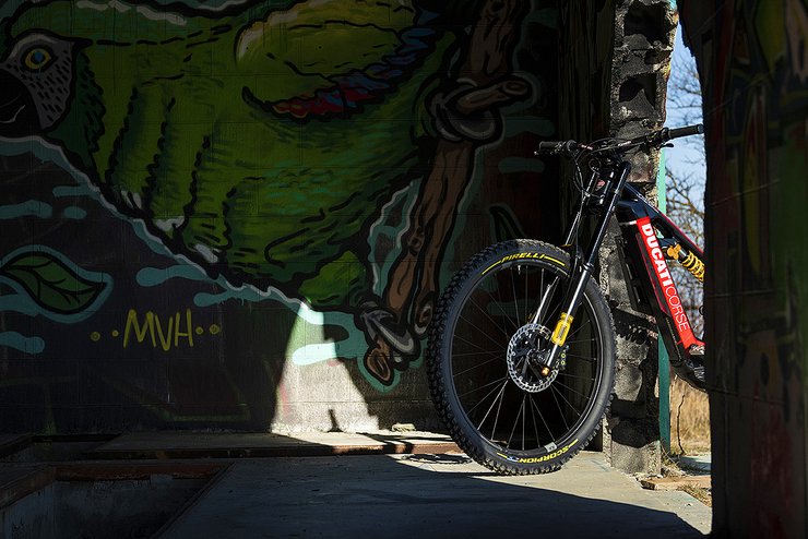 TK-01 RR Limited Edition Slide 0