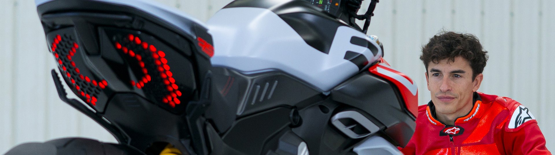 Diavel V4 RS Slide 3